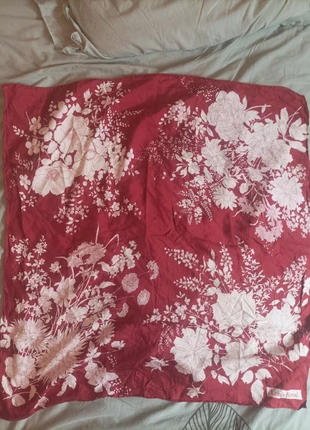 Foulard en soie Louis Féraud, marque: Louis Féraud, état: Très bon état, 10,00 €, 11,20 € Protection acheteurs incluse