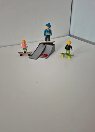 Lot skateur playmobil, marque: Playmobil, état: Bon état, taille: Prématuré, jusqu'à 44cm, 5,00 €, 5,95 € Protection acheteurs incluse