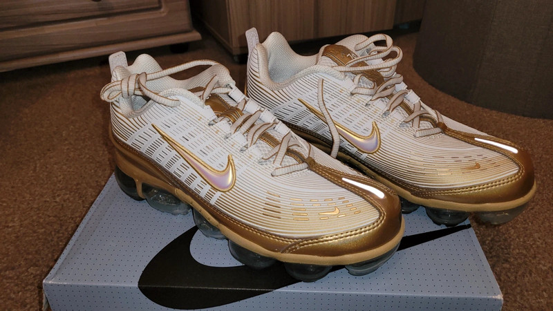 Nike Size UK 7 Nike Air VaporMax 360 Black Metallic Gold Reflective Silver White