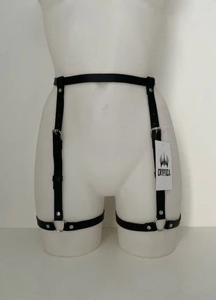 Harnais de jambe réglable en simili cuir noir, marke: Cryptica, zustand: Sehr gut, 12,50 €, 13,83 € beinhaltet Vinted-Käuferschutz Pro