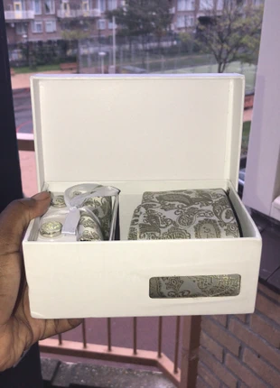 Giftset tie and cufflinks with clip, staat: Nieuw zonder prijskaartje, € 11,00, € 12,25 inclusief Kopersbescherming