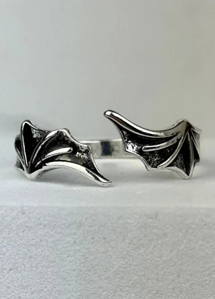Bague Argentée Aile De Démon Ajustable, marque: CHROME, état: Très bon état, taille: Ajustable, 12,00 €, 13,30 € Protection acheteurs (Pro) incluse
