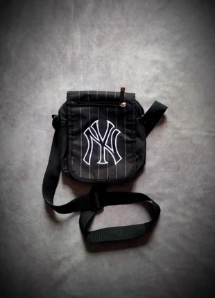 Sacoche bandoulière, Vintage, New Era/ NY, Yankees, Années 2000, Style Y2K, brand: New Era, condition: Very good, €15.00, €16.45 includes Buyer Protection Pro