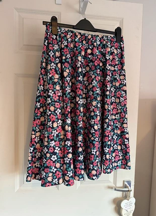 Navy floral skirt, brand: amalina, condition: Good, size: XXL / 16, £3.00, £3.85 includes Buyer Protection