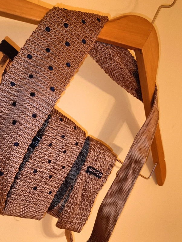 Cravatta nuova Firmata Gutteridge 100% seta 1