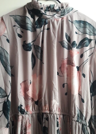 Hochkragen Blumenkleid Wadenlang Gr. XL in Dunkelbeige, zustand: Neu, mit Etikett, größe: XL / 42 / 14, 25,00 €, 26,95 € inklusive Vinted-Käuferschutz