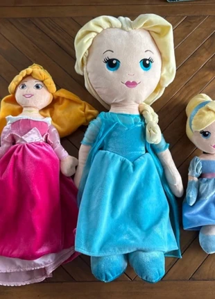 Lot de 3 poupées de chiffon Disneyland Paris - Elsa Aurore et Cendrillon, marke: Disney, zustand: Sehr gut, größe: 3 Jahre / 98, 14,00 €, 15,40 € inklusive Vinted-Käuferschutz