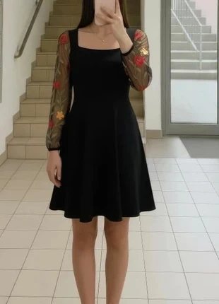 Robe noire à manches transparentes fleuries – Taille S, marke: aline, zustand: Sehr gut, größe: S / 36 / 8, 31,70 €, 33,99 € inklusive Vinted-Käuferschutz