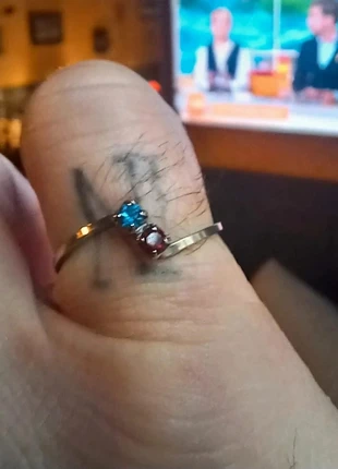 Bague vintage argenté et cristal bleu et rouge taille 54, merk: Vintage, staat: Heel goed, maat: 53.1 mm / 16.9 mm Ø, € 10,00, € 11,20 inclusief Kopersbescherming