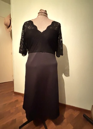 Robe noire dentelle. Taille 54, marke: ASOS, zustand: Neu, größe: 7XL / 54 / 26, 14,50 €, 15,93 € inklusive Vinted-Käuferschutz