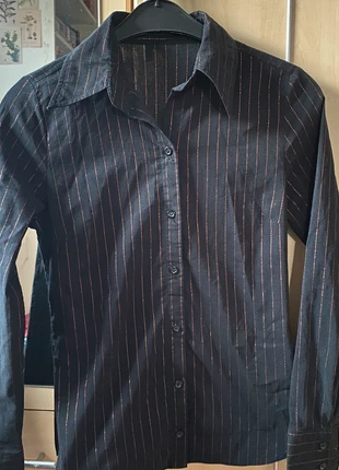 Amisu Black Blazer/ Shirt with Subtle Metallic Pinstripes – Size 36, merk: Amisu, staat: Heel goed, maat: S / 36 / 8, € 3,00, € 3,85 inclusief Kopersbescherming