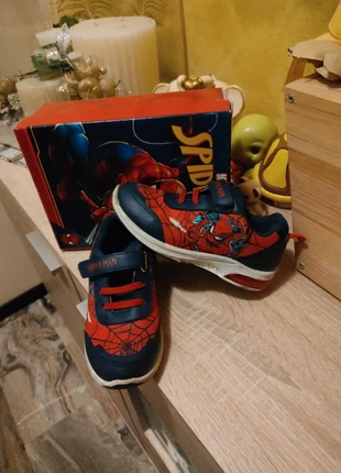 Scarpe bambino "Spiderman" con velcro. Nr° 29, marque: Marvel, état: Très bon état, taille: 29, 5,00 €, 5,95 € Protection acheteurs incluse