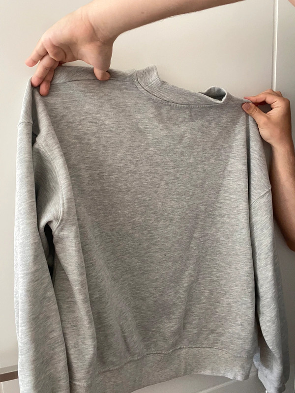 Sweatshirt/ hoodie oversize cinzenta com design verde Montana 3