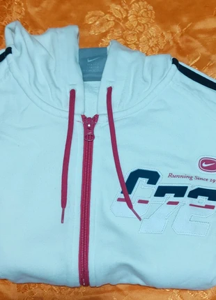 Felpa bianca con cappuccio Nike, merk: Nike, staat: Heel goed, maat: S / 36 / 8, € 25,00, € 26,95 inclusief Kopersbescherming