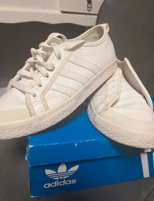 Adidas low lino honey