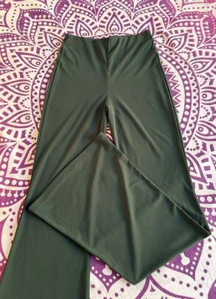 Zara High-Waisted Flared Leggings - Olive Green Palazzo Trousers, Trendy & Comfy Chic, marca: Zara, estado: Muito bom, tamanho: S / 36 / 8, €6.00, €7.00 inclui Proteção do Comprador