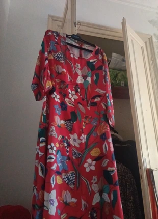 Meraviglioso vestito a fiori fresco e morbido, merk: SusyMix, staat: Heel goed, maat: XL / 42 / 14, € 20,00, € 21,70 inclusief Kopersbescherming