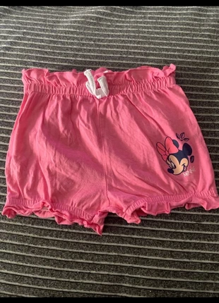 Short, merk: Baby disney, staat: Heel goed, maat: 9-12 maanden / 74 cm, € 1,50, € 2,28 inclusief Kopersbescherming