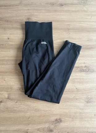 Legging AYBL taille M, marque: AYBL, état: Très bon état, taille: M / 38 / 10, 30,00 €, 32,20 € Protection acheteurs incluse