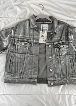 Cazadora vaquera gris plateada Pull&Bear, marca: Pull & Bear, estado: Nuevo con etiquetas, tamaño: M / 38 / 10, 20,00 €, 21,70 € Protección al comprador incluida