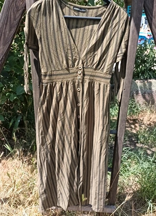 Robe rayée kaki, marque: Pull & Bear, état: Très bon état, taille: M / 38 / 10, 8,00 €, 9,10 € Protection acheteurs incluse