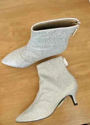 Botines glitter y piel plata 37, marca: Toral, estado: Nuevo sin etiquetas, tamaño: 37, 62,90 €, 66,75 € Protección al comprador incluida