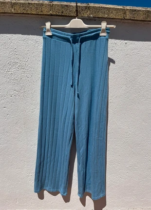 🩵 Pantalón canalé azul – Stradivarius (Talla M), marque: Stradivarius, état: Bon état, taille: M / 38 / 10, 7,00 €, 8,05 € Protection acheteurs incluse