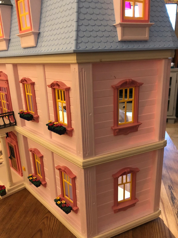 Maison Playmobil dollhouse 5303 escalier 5455 et lampes 6456
