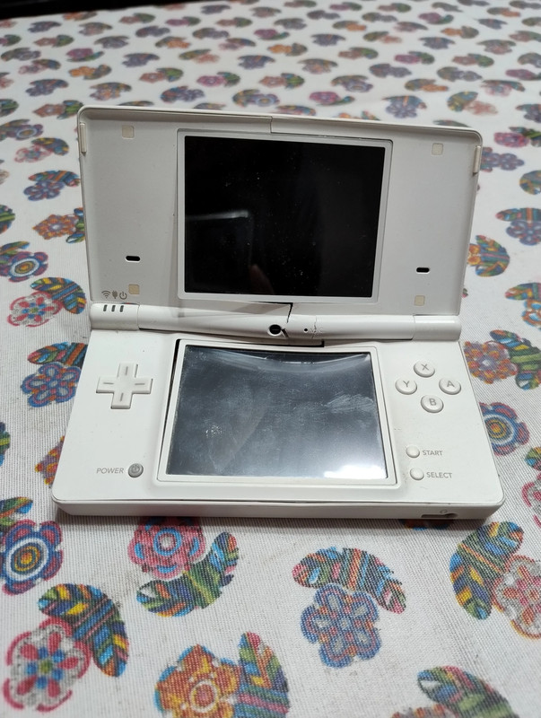 Nintendo DSi bianco da riparare o per ricambi 3