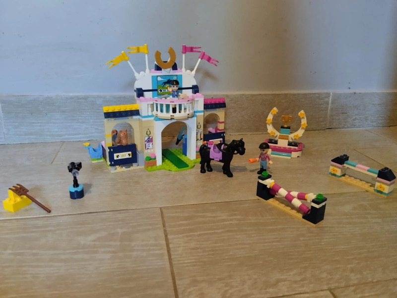 LEGO Friends Le parcours d'obstacles de Stéphanie 41367 /ENFANT