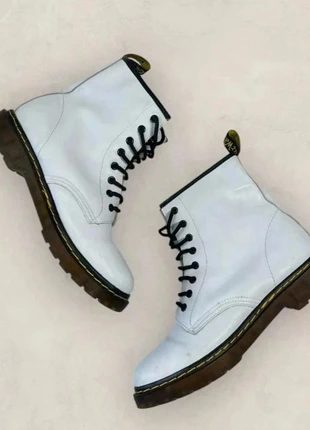 Dr Martins Blanche Cuir Femme 40, Doc Martens pointure 40 (2730), marque: Dr. Martens, état: Très bon état, taille: 40, 39,00 €, 41,65 € Protection acheteurs (Pro) incluse