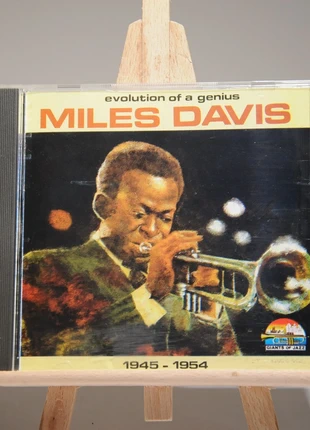 CD Miles Davis "Evolution of a Genius 1945-1954", staat: Heel goed, € 5,90, € 6,90 inclusief Kopersbescherming Pro
