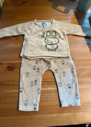 Nijntje setje maat 62, marque: Zeeman, état: Très bon état, taille: 3-6 mois / 62 cm, 1,00 €, 1,75 € Protection acheteurs incluse