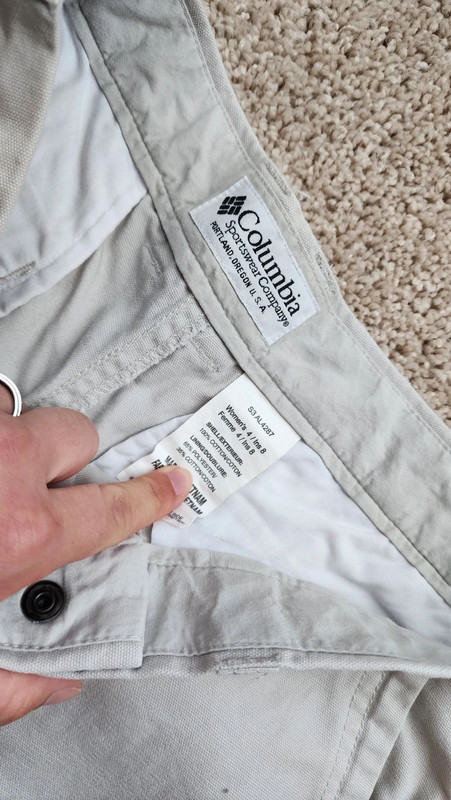 Columbia Beige Carpenter shorts sz 4 3