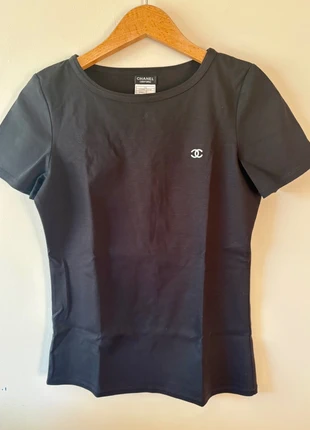 Chanel Uniforme black shirt size S, brand: Chanel, condizioni: Nuovo senza cartellino, taglia: S / IT 40 / EU 36, €120.00, €126.70 include la Protezione acquisti