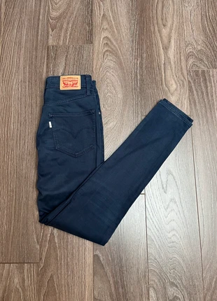 Jean Levi’s 721 W26 L30 excellent état - bleu marine, marke: Levi's, zustand: Sehr gut, größe: S / 36 / 8, 20,00 €, 21,70 € inklusive Vinted-Käuferschutz
