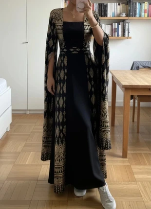 Robe longue noire avec motifs dorés style sophistiqué taille S, marke: Solenstia, zustand: Sehr gut, größe: S / 36 / 8, 59,90 €, 63,60 € inklusive Vinted-Käuferschutz