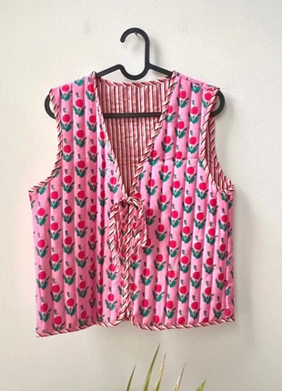 Veste / gilet matelassé sans manche imprimé fleurs bohème chic vintage tendance Y2K, marque: Vintage Dressing, état: Neuf sans étiquette, taille: S / 36 / 8, 29,95 €, 32,15 € Protection acheteurs incluse