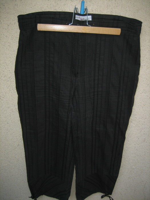 Ensemble tailleur pantalon noir avec sur piqûres Armand Thierry, veste à manches longues taille 46 3