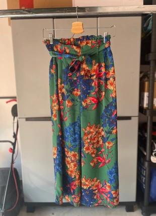 Pantaloni fioriti Stradivarius, marque: Stradivarius, état: Très bon état, taille: S / 36 / 8, 4,00 €, 4,90 € Protection acheteurs incluse