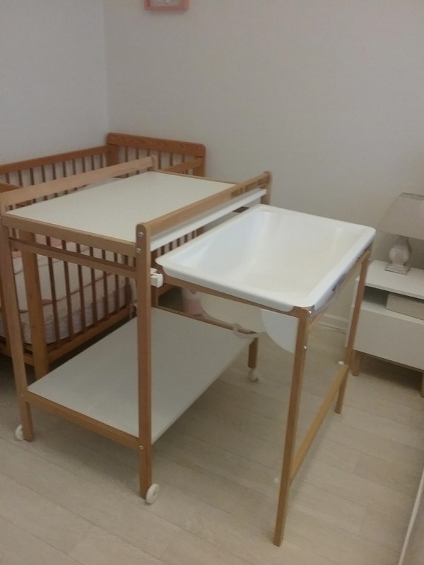 Table A Langer Avec Baignoire Escamotable Vertbaudet Vinted Table A Langer Avec Baignoire Escamotable Vertbaudet Vinted