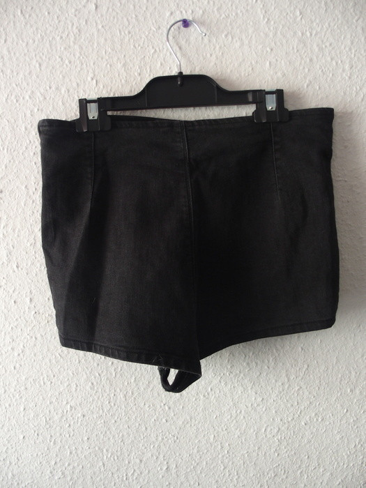 ASOS - Short en jean taille haute noir avec fermeture sur le côté 1
