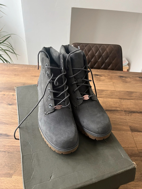 Grey suede sale timberland boots