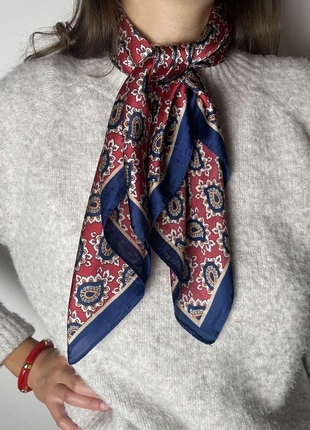 Foulard/bandana chic et élégant rouge bleu avec motifs, marke: SOIE, zustand: Sehr gut, 7,00 €, 8,05 € inklusive Vinted-Käuferschutz