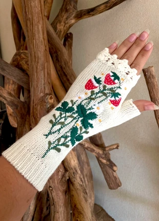 Jolis gants mitaines crème • broderies fraises et fleurs • chics •, marque: Coton, état: Très bon état, taille: Taille unique, 24,80 €, 26,74 € Protection acheteurs (Pro) incluse