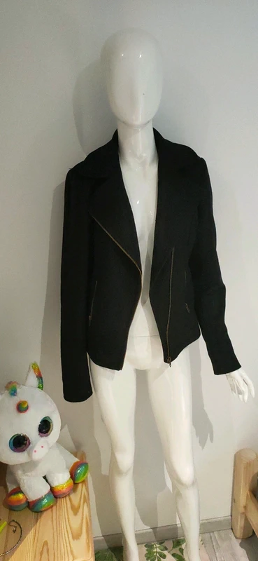Jolie veste noire en parfait état - photo numéro 2