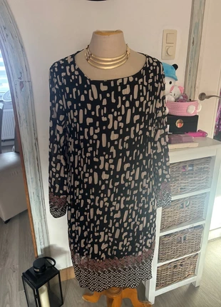 Robe cassis  a motifs xl neuve étiquette, brand: CASSIS, condizioni: Nuovo con cartellino, taglia: XXXL / IT 50 / EU 46, €25.00, €26.95 include la Protezione acquisti