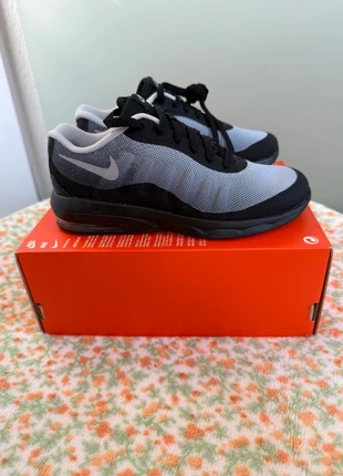 Chaussures Nike Air Max invigor enfant, brand: Nike, condizioni: Nuovo con cartellino, taglia: 31, €36.00, €38.50 include la Protezione acquisti