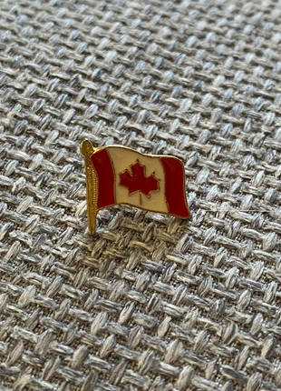 Pins Canada vintage, condition: Very good, €5.00, €5.95 includes Buyer Protection