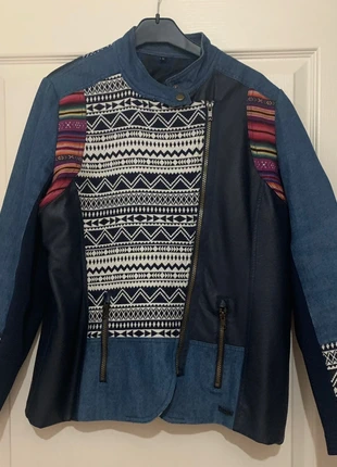 Blouson Desigual jeans + patchwork T46, brand: Desigual, condition: Very good, size: XXXL / 46 / 18, €49.00, €52.15 includes Buyer Protection